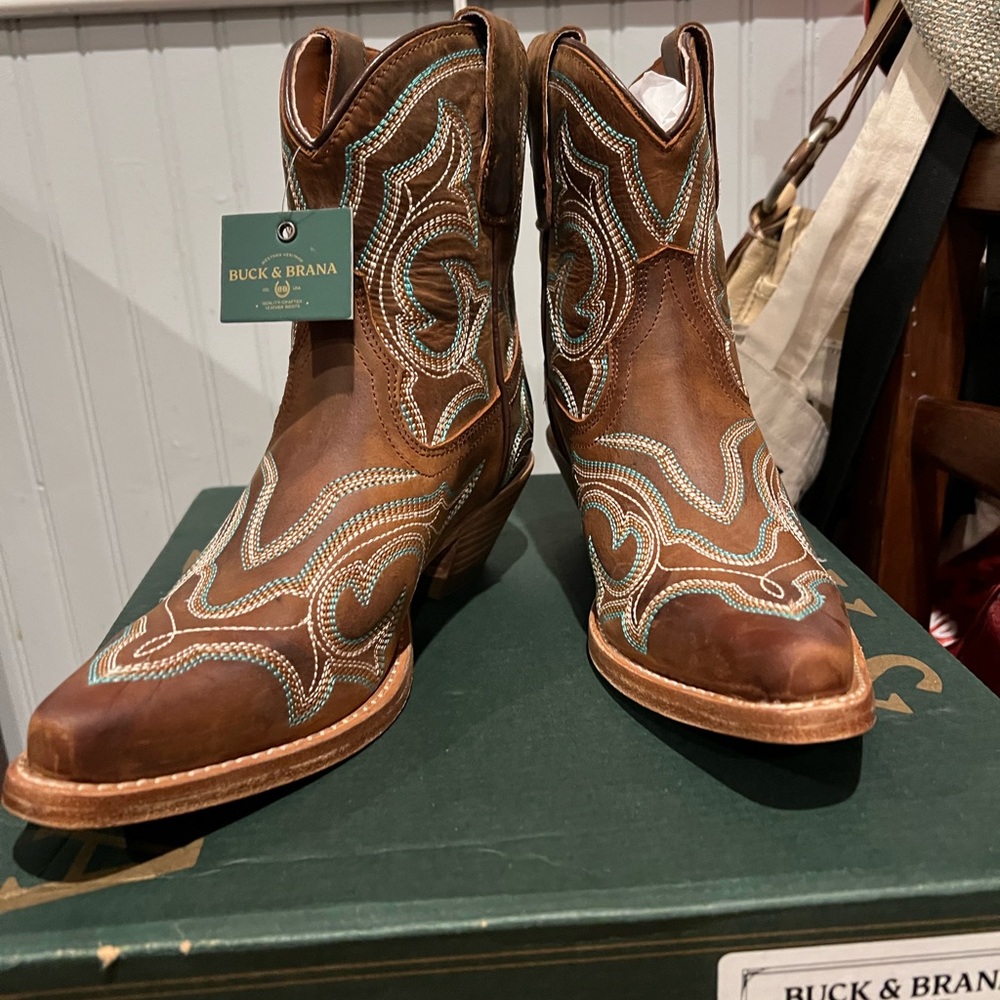 NWT Buck and Brana Embroidered Napa Leather Ankle Boots - Size 6